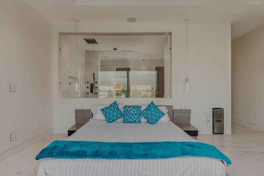 Liquid Luxury Villa In Turks And Caicos - Waterfront 普罗维登西亚莱斯岛 外观 照片